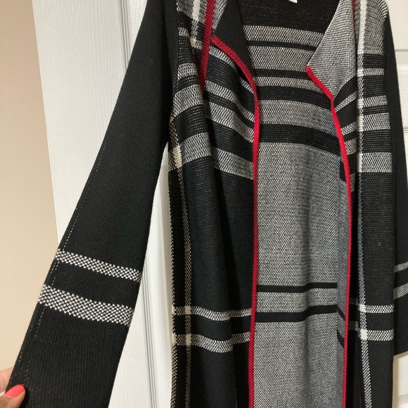 Cute multi-color sweater - Picture 3 of 8